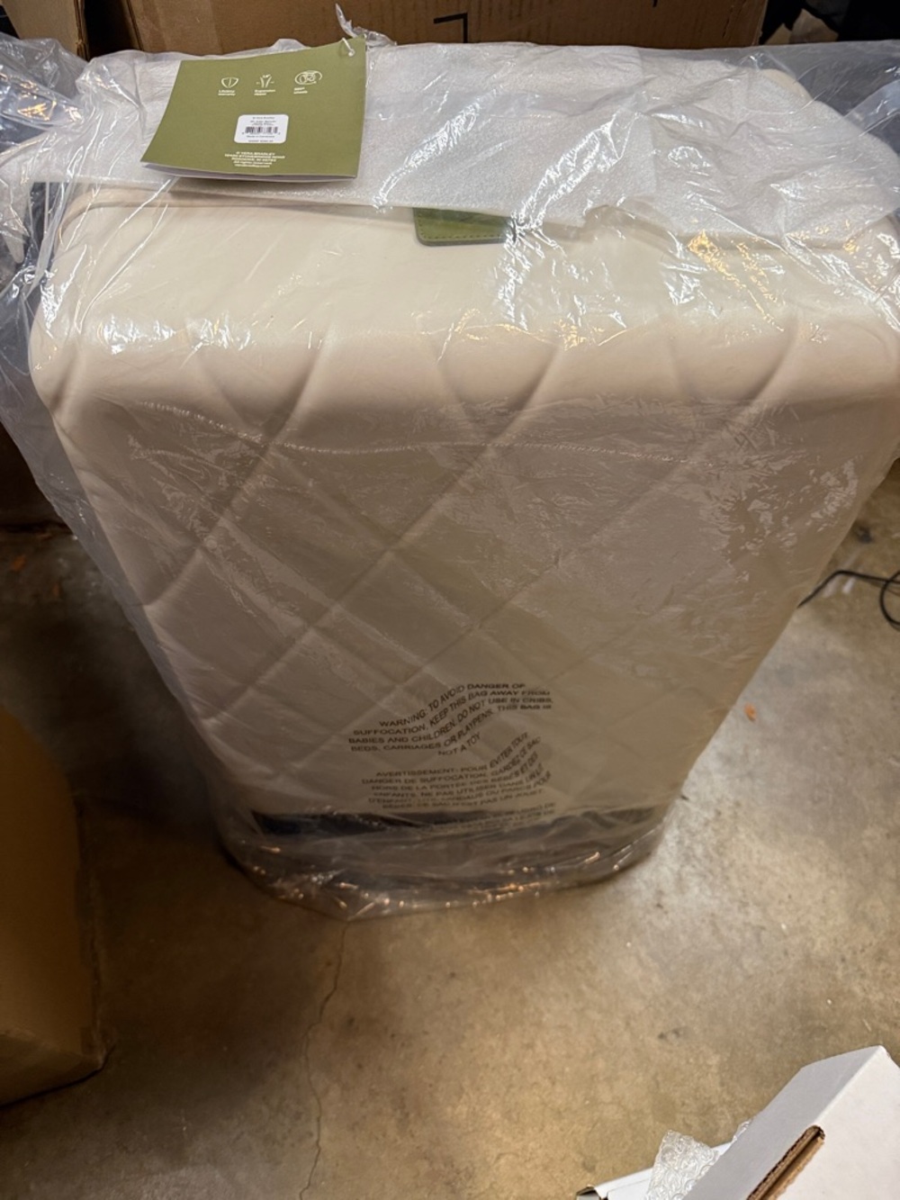 Vera Bradley Cottage Cream 26” Adair Spinner Luggage. New with tags